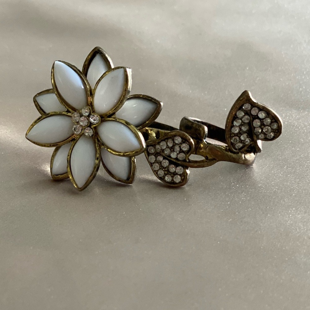 Flower ring